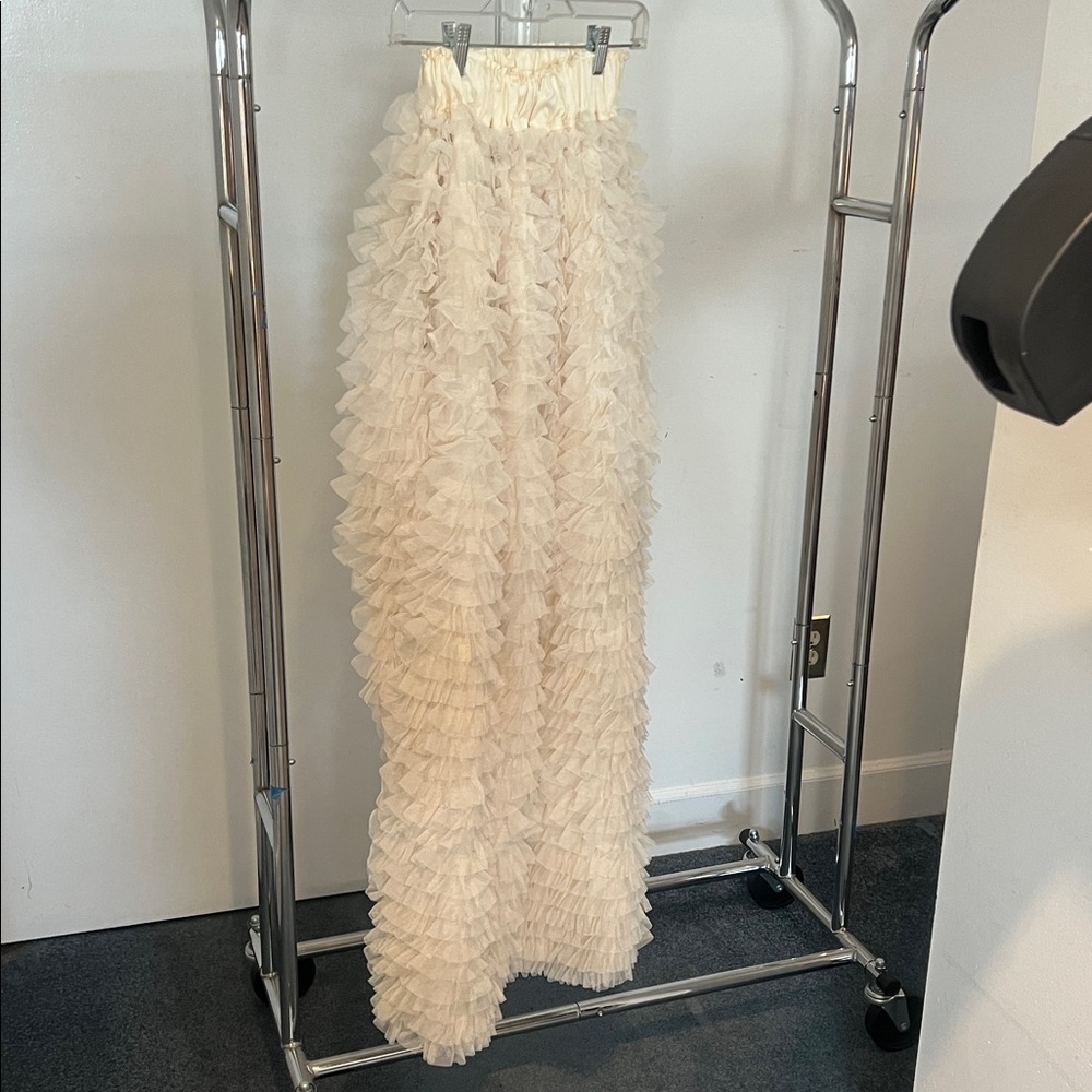 Elegant Cream Hi Low Ruffled Skirt - Picture 4 of 6